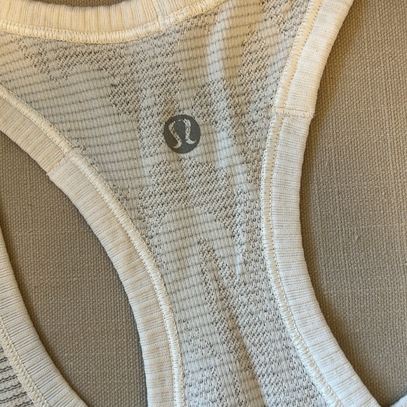 LULU white tank soft material - Picture 2 of 4